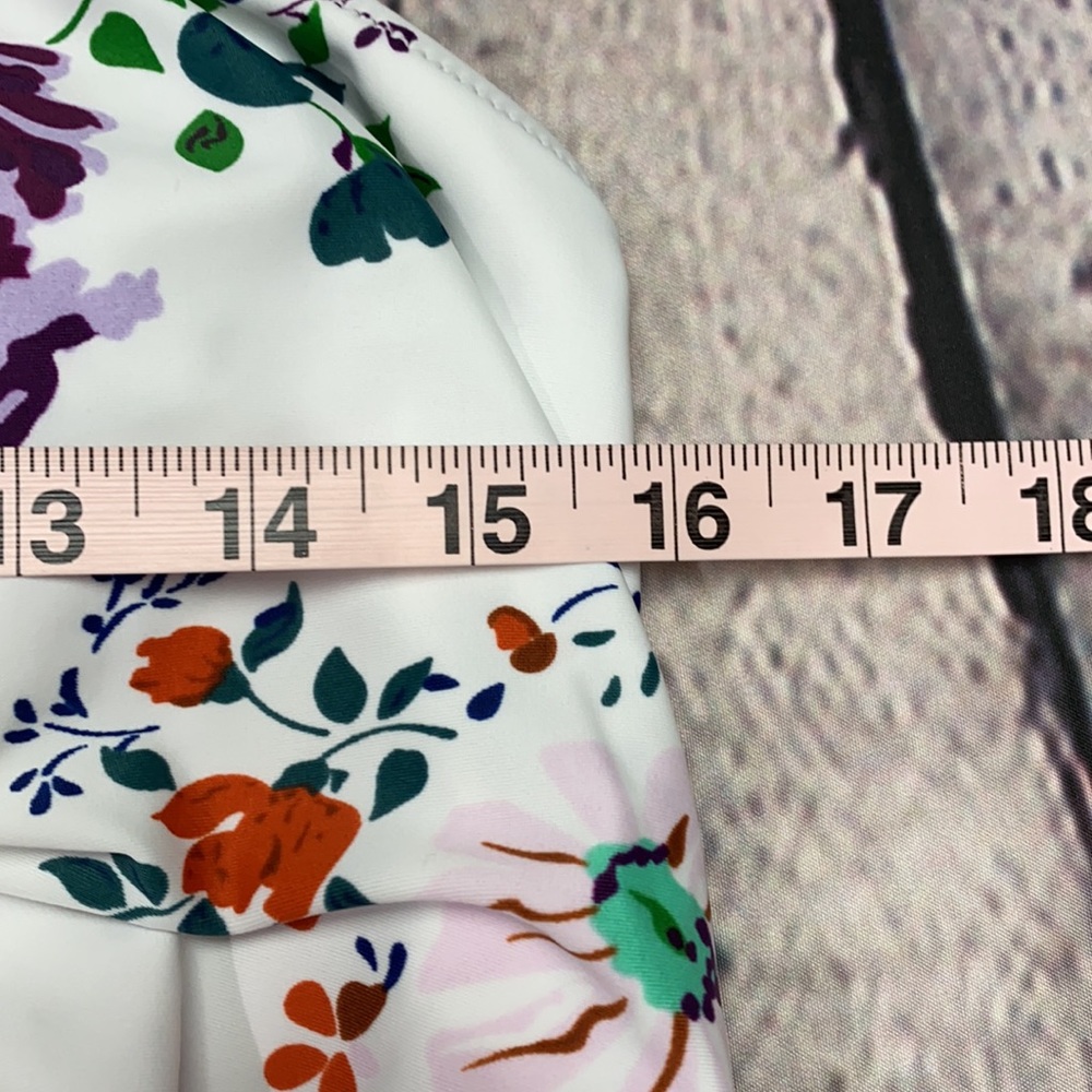 NWT: Cupshe White Floral 1pc Swimsuit Size: XL - Picture 9 of 17